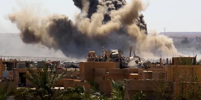 Smoke rises from the last besieged neighborhood in the village of Baghouz, Deir Al Zor province, Syria, March 18, 2019. REUTERS/Stringer - RC17D06F0850